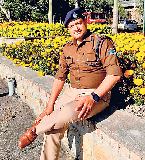 चमोली हादसे में मारे गए इंस्पेक्टर प्रदीप रावत।
