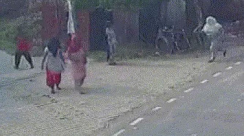 गुटों के बीच झगड़े की सीसीटीवी वीडियो फुटेज